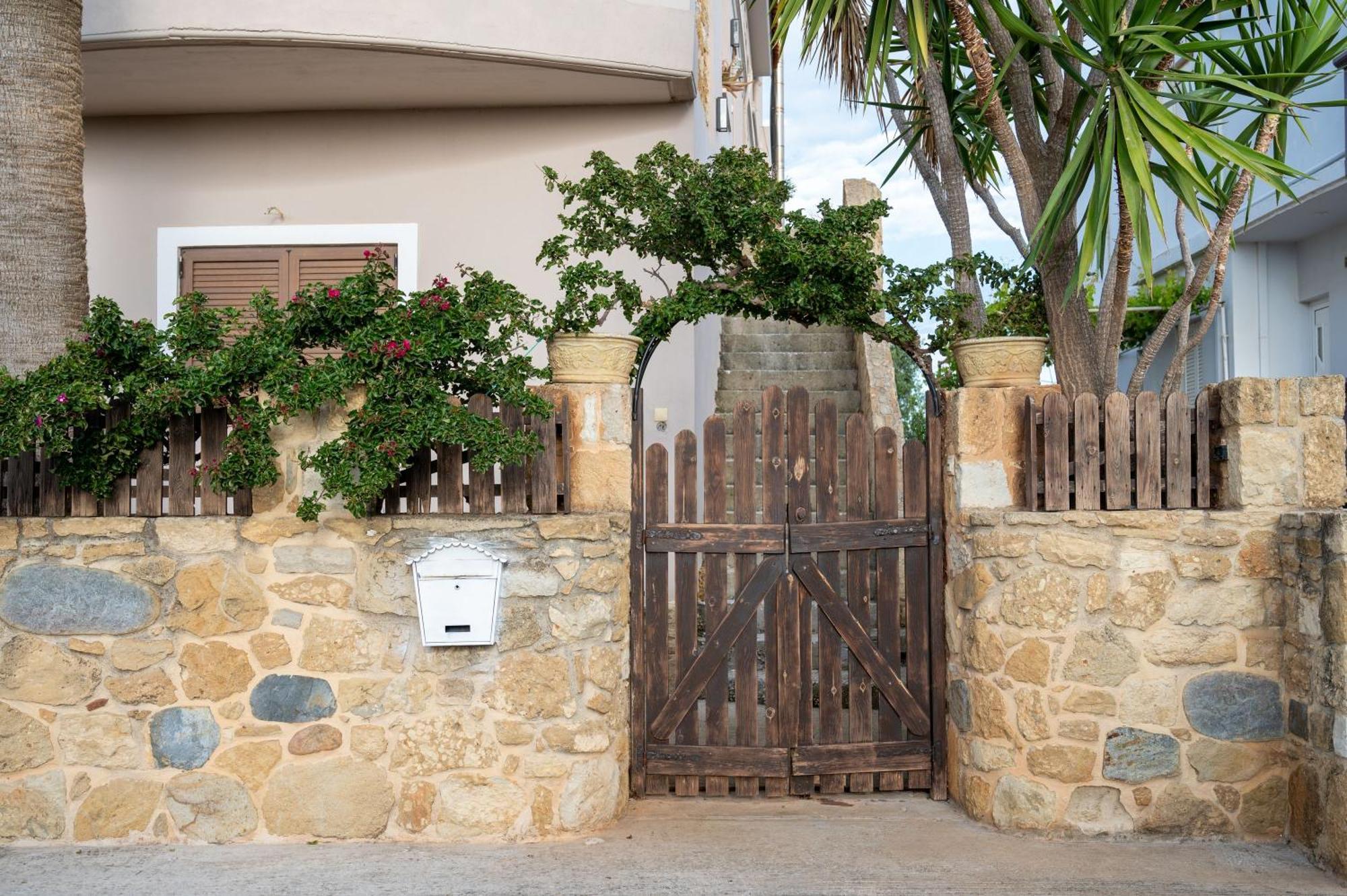 Natalia'S Apartment In Tavronitis Exterior photo